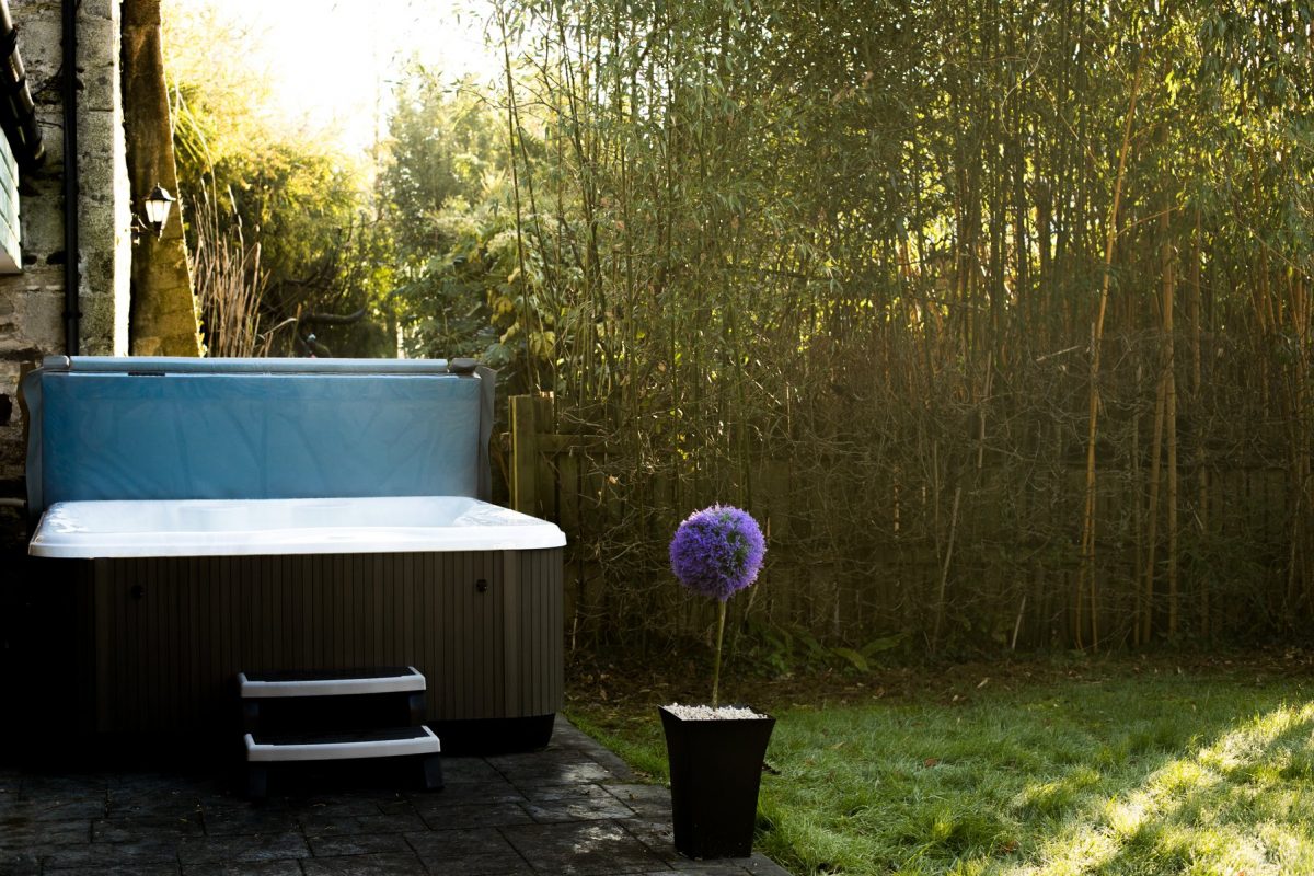 Outdoor Jacuzzi Hot Tub Glynn Barton Holiday Cottages