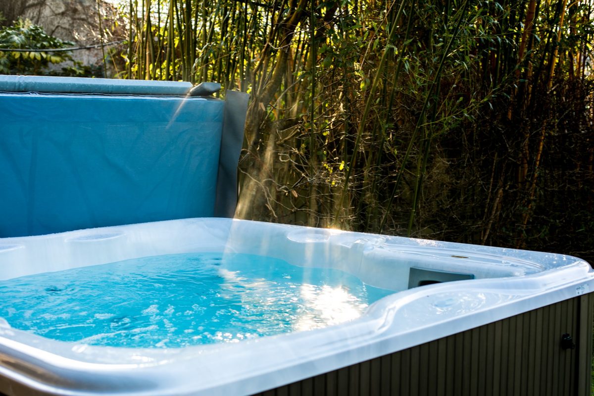 Outdoor Jacuzzi Hot Tub Glynn Barton Holiday Cottages
